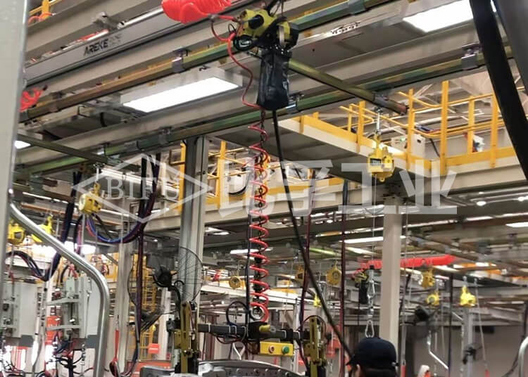 主機廠裝配線氣動葫蘆案例