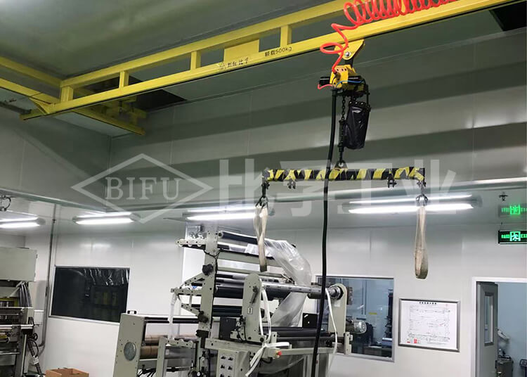 包裝膜搬運氣動葫蘆案例